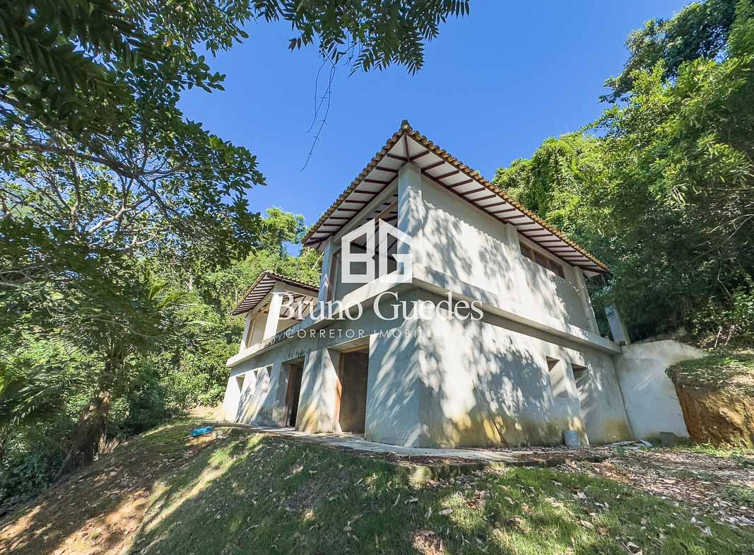 Sítio à venda em Paraty com frente para o mar e prainha