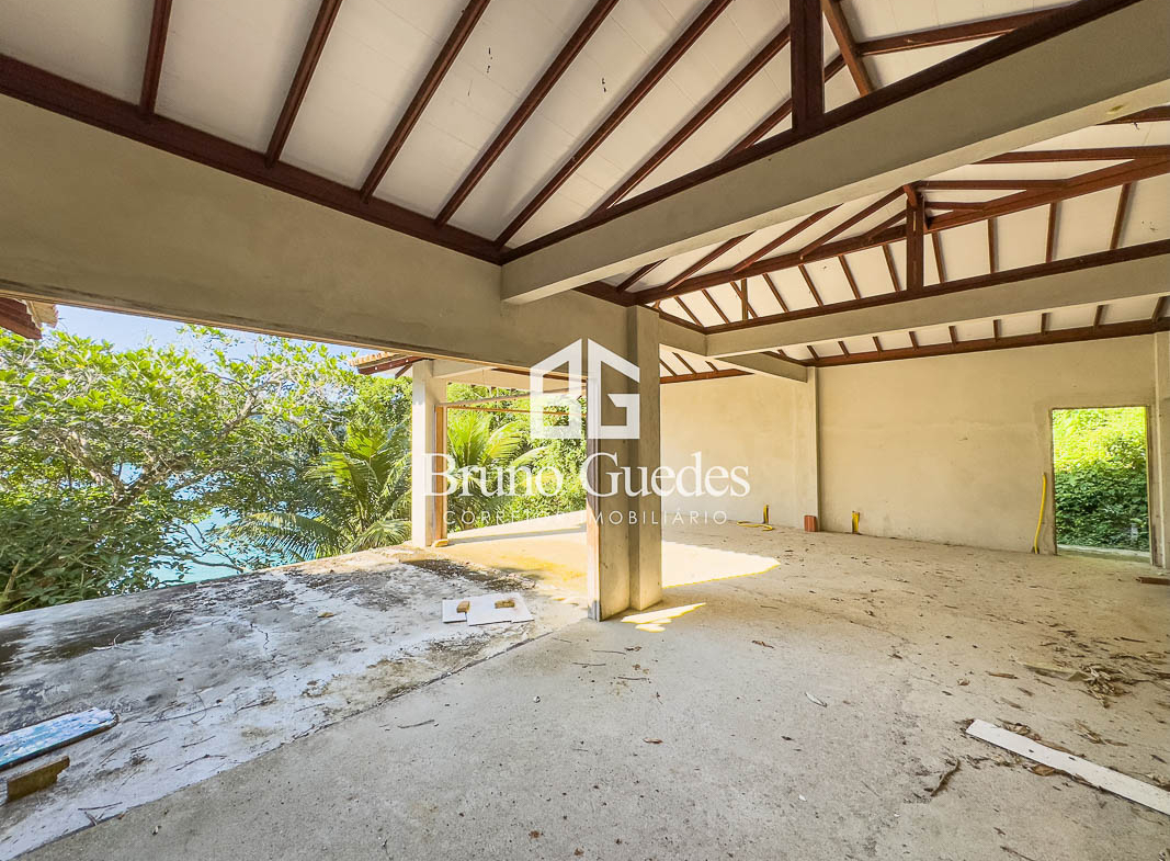 Sítio à venda em Paraty com arquitetura integrada à natureza