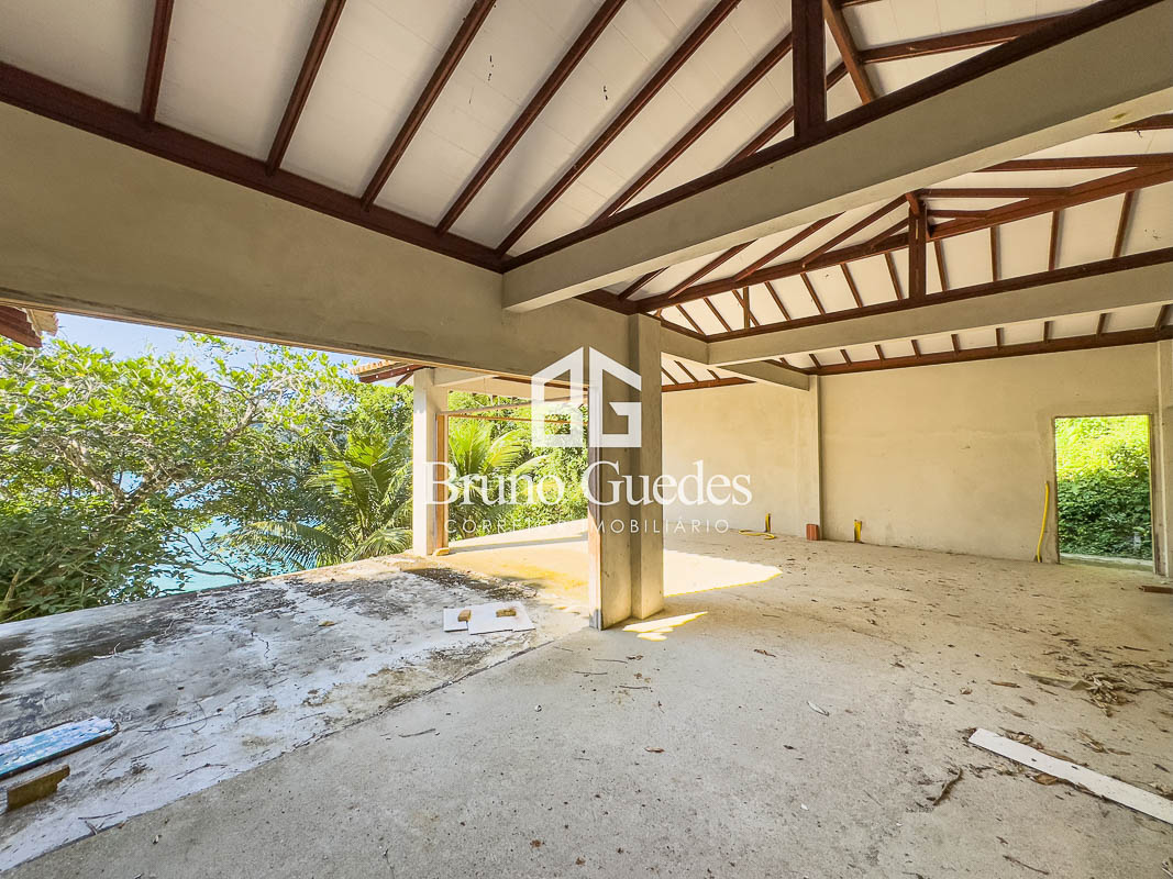 Sítio à venda em Paraty com arquitetura integrada à natureza