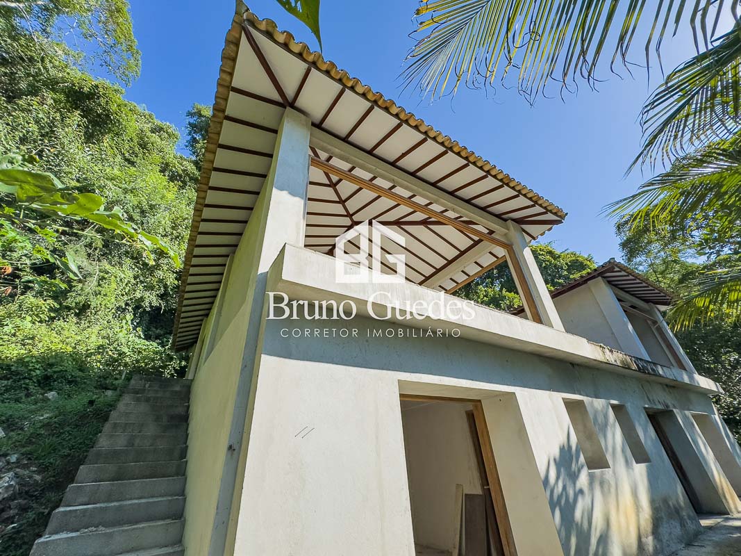 Fachada principal do sítio à venda em Paraty Mirim