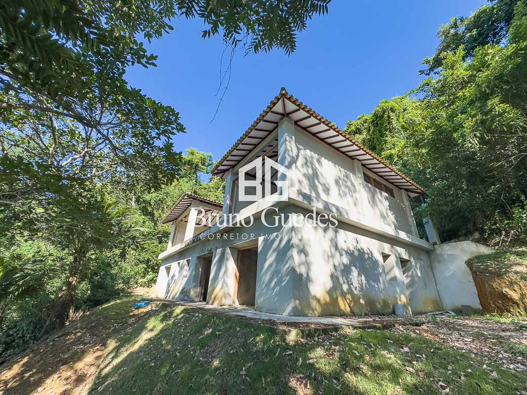 Sítio à venda em Paraty com frente para o mar e prainha