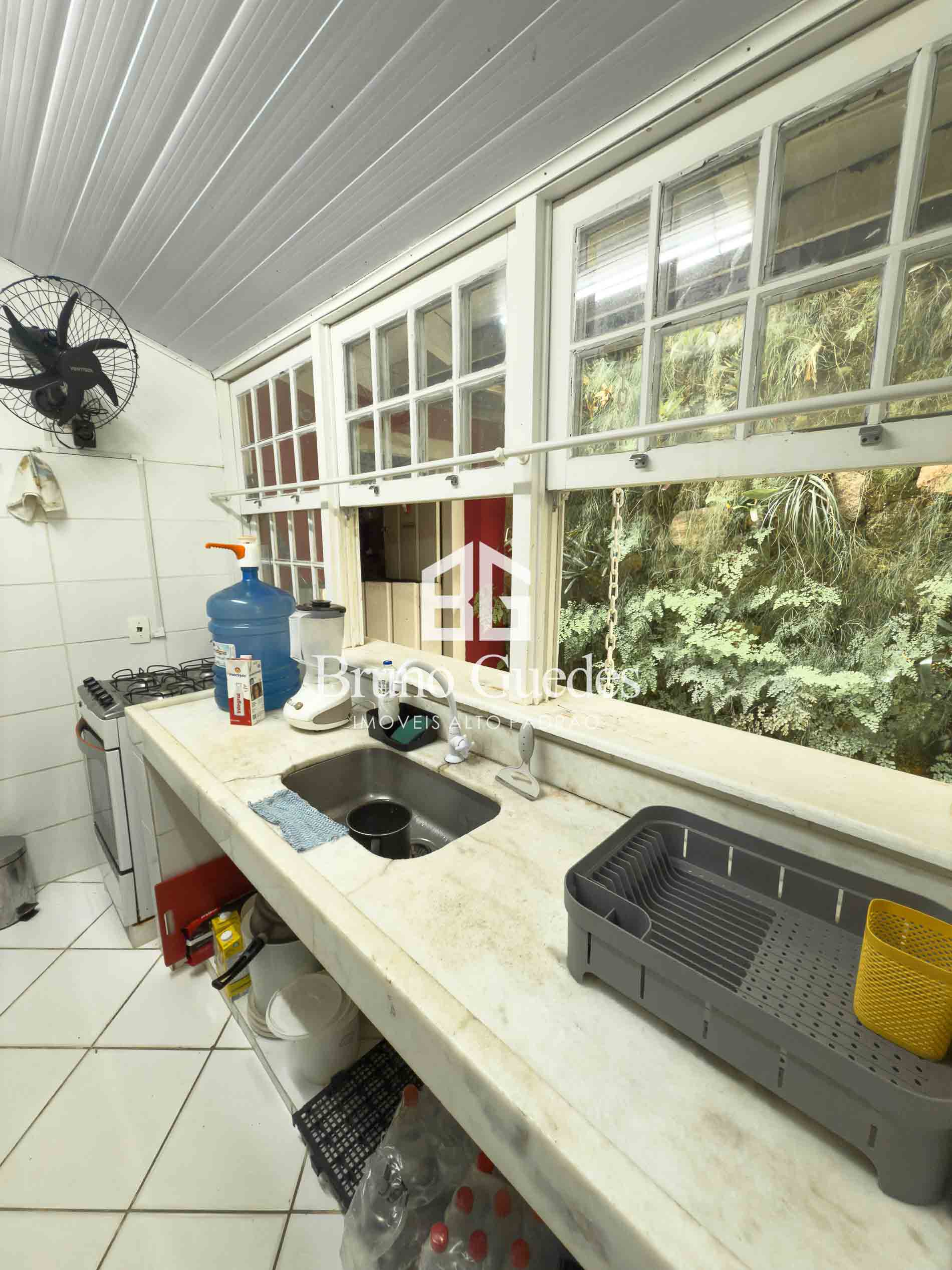 Cozinha planejada – Imóvel à venda em Paraty com estrutura funcional