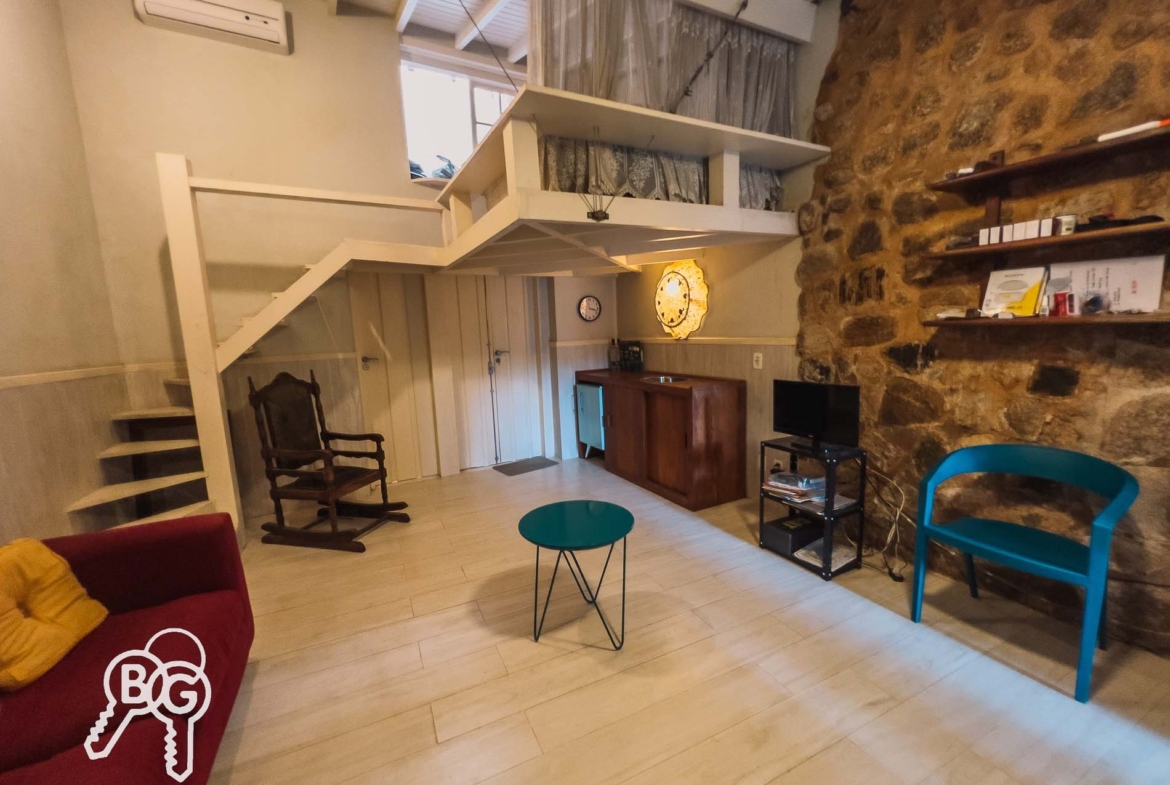 Mezanino integrado – Casa colonial em Paraty com ambientes versáteis