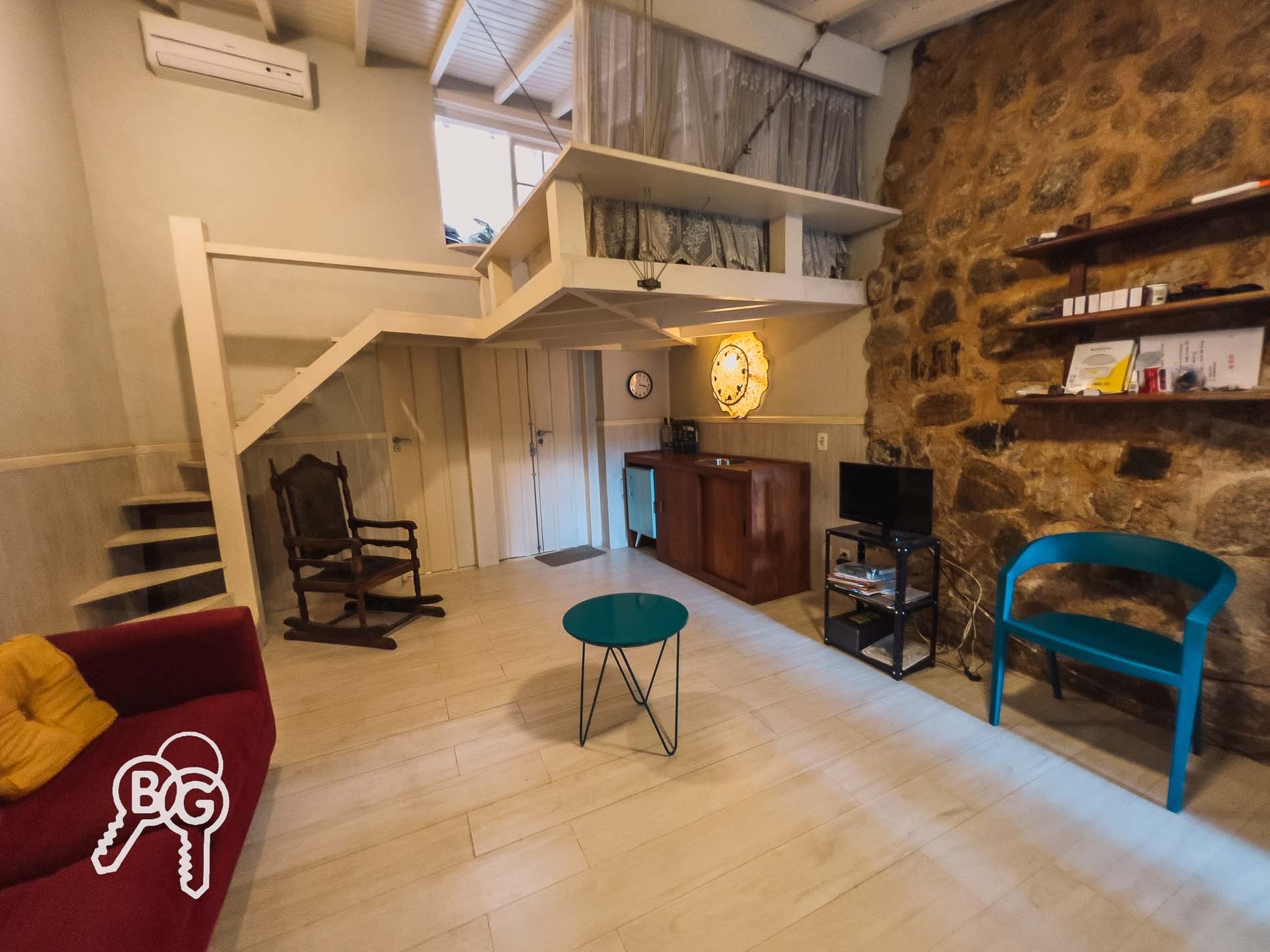 Mezanino integrado – Casa colonial em Paraty com ambientes versáteis