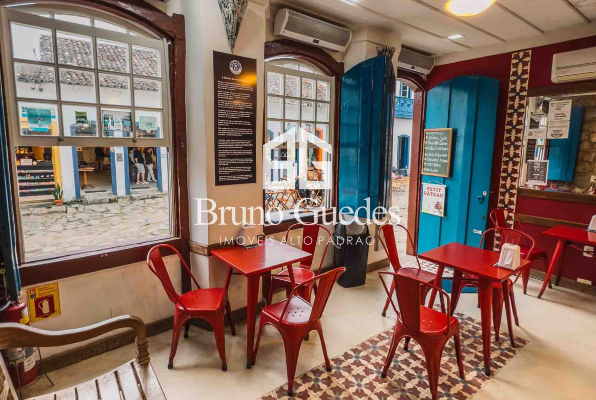 Ambiente interno de loja ou café – Casa comercial no Centro Histórico de Paraty