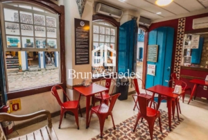 Ambiente interno de loja ou café – Casa comercial no Centro Histórico de Paraty