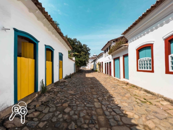 Fachada principal da casa colonial no Centro Histórico de Paraty