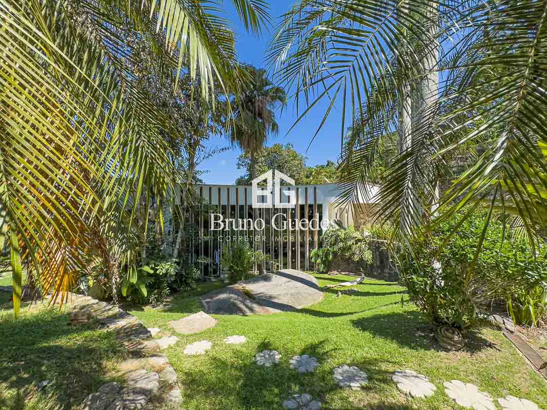 casa a venda em angra com Jardim com paisagismo tropical