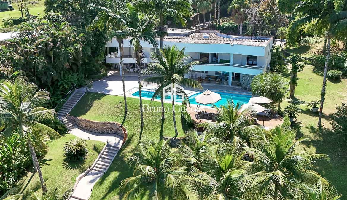 casa pé na areia Angra fachada voltada para o mar