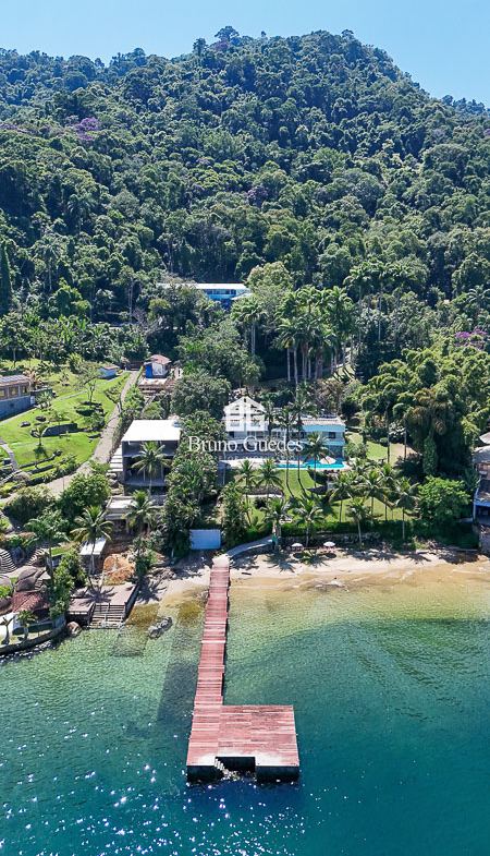 casa pé na areia a venda Angra praia privativa com píer