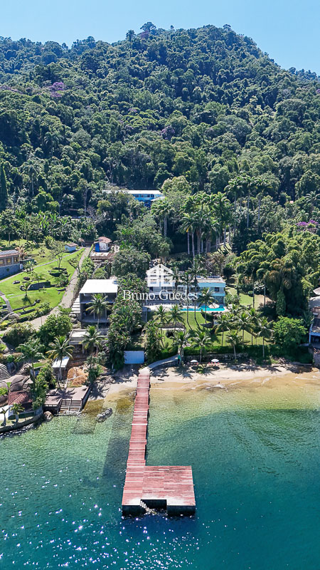 casa pé na areia a venda Angra praia privativa com píer