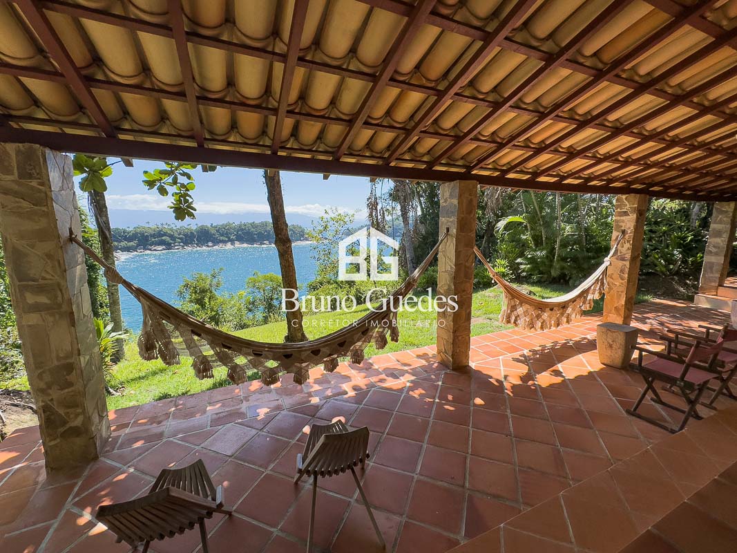 Ilha à venda em Paraty com bangalô e edícula