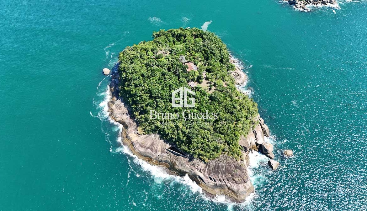 Ilha à venda em Paraty com 30.200 m² e natureza preservada