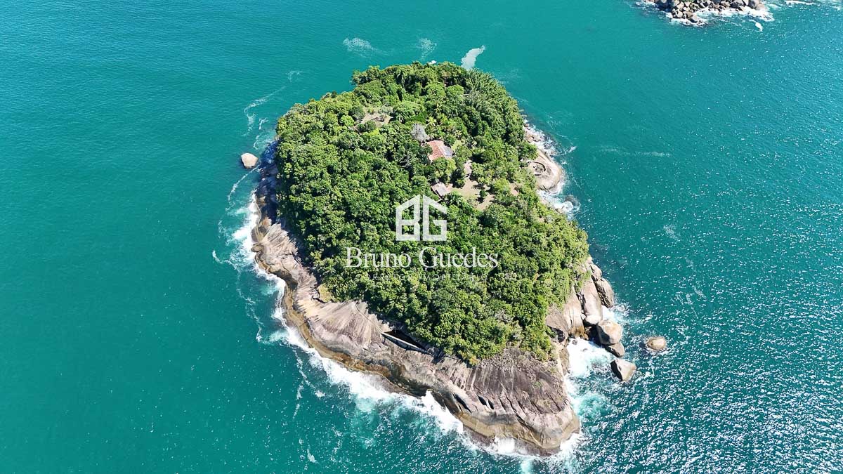 Ilha à venda em Paraty com 30.200 m² e natureza preservada