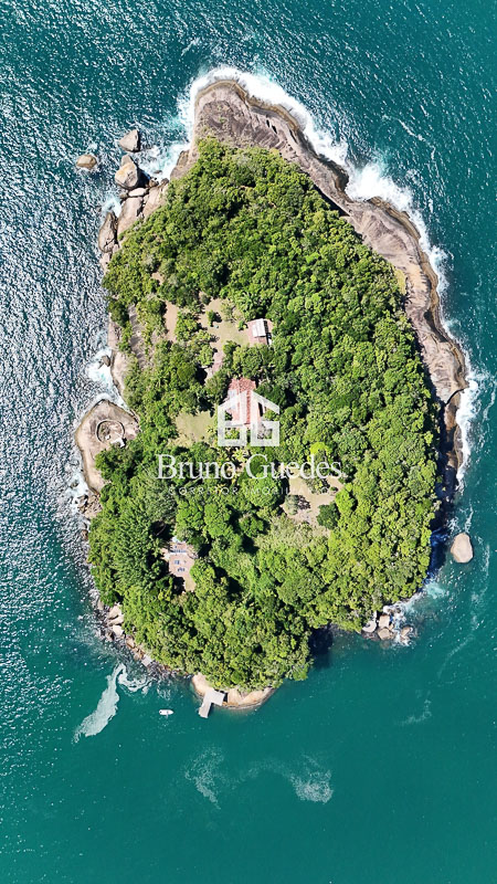 Ilha à venda em Paraty em frente à Ilha do Algodão