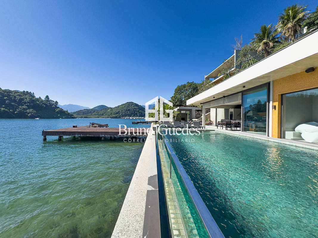 Ambientes integrados com visual paradisíaco da costa de Angra