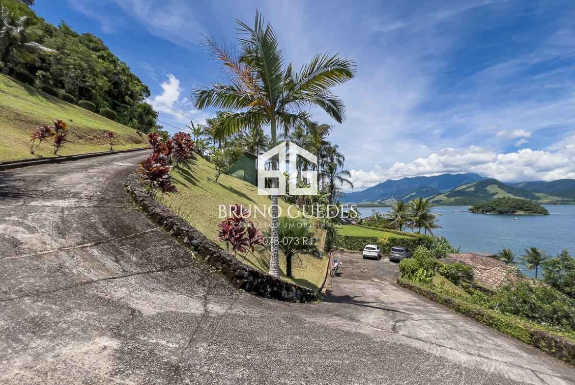 rampa náutica para barcos em casa beira mar Angra
