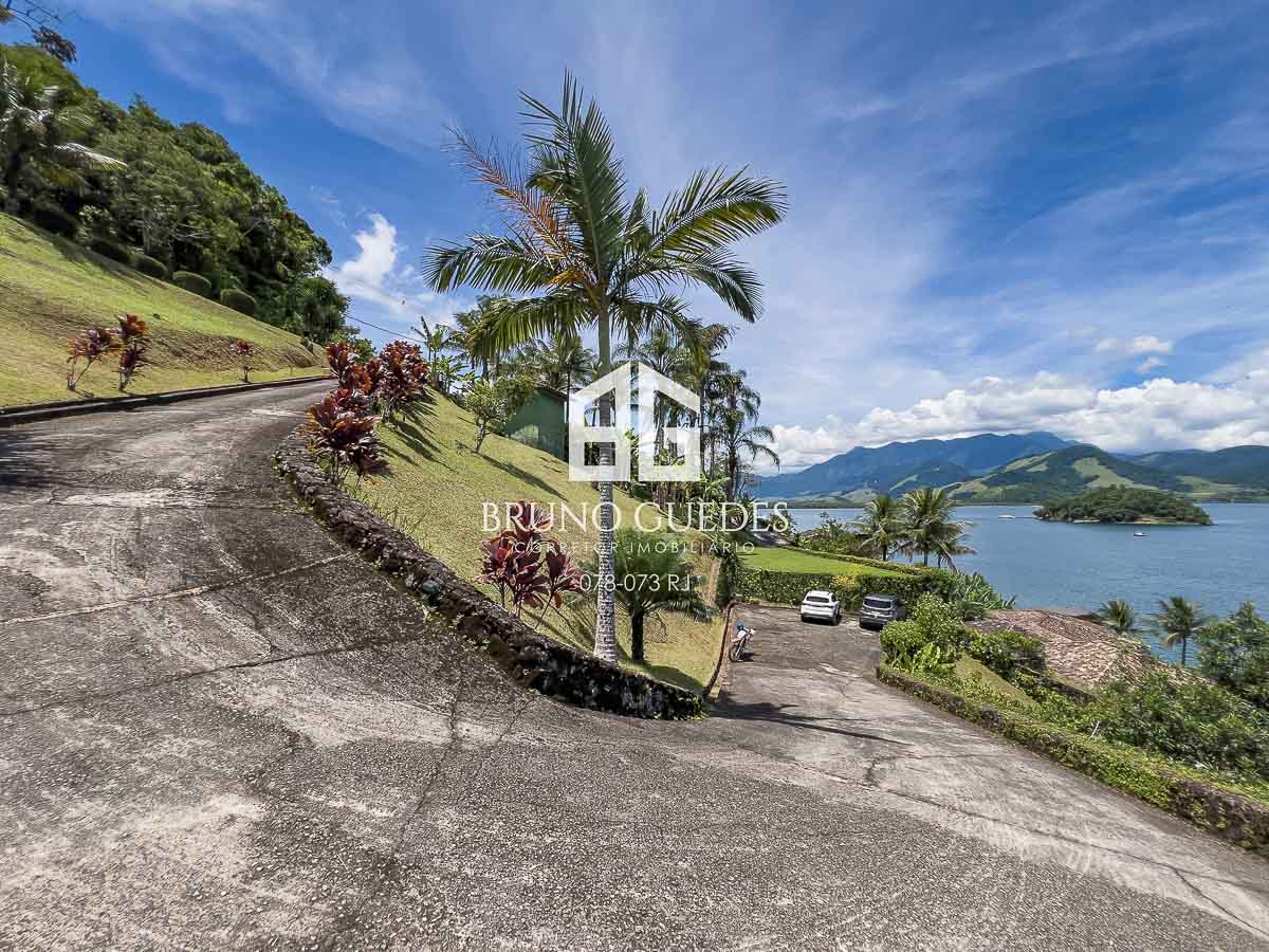 rampa náutica para barcos em casa beira mar Angra