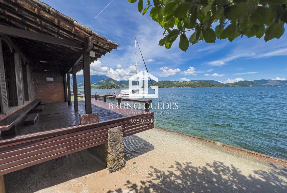 prainha privativa em imóvel à venda em Angra