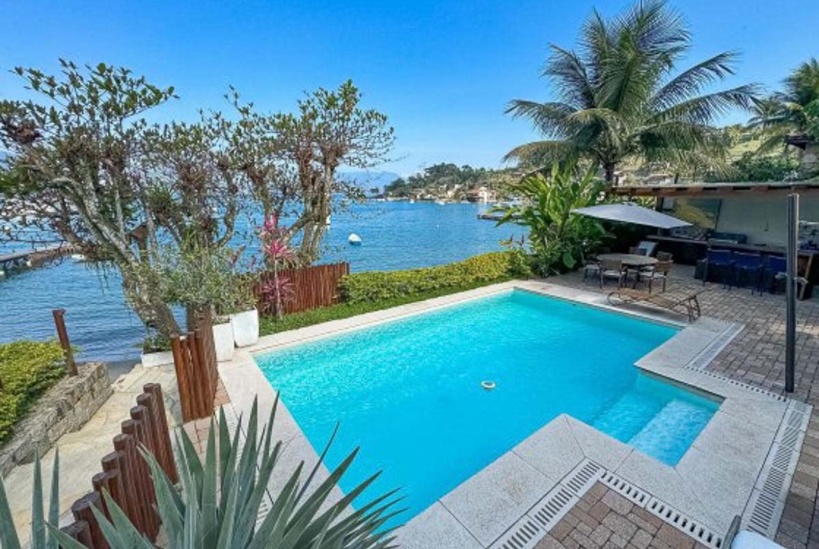 casa frente mar Mombaça com piscina