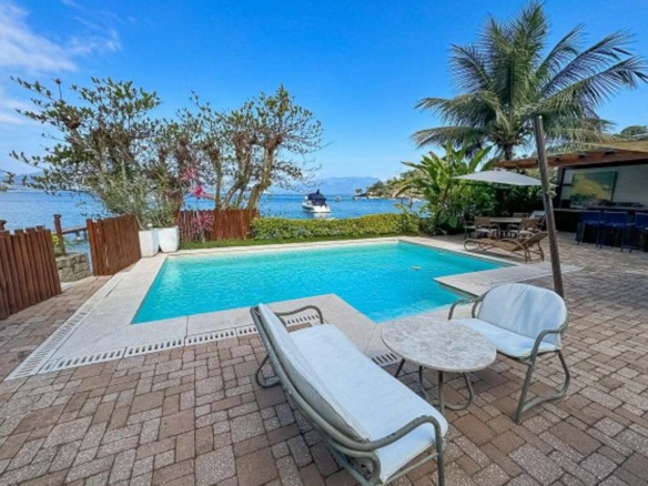 imóvel frente mar Mombaça piscina externa