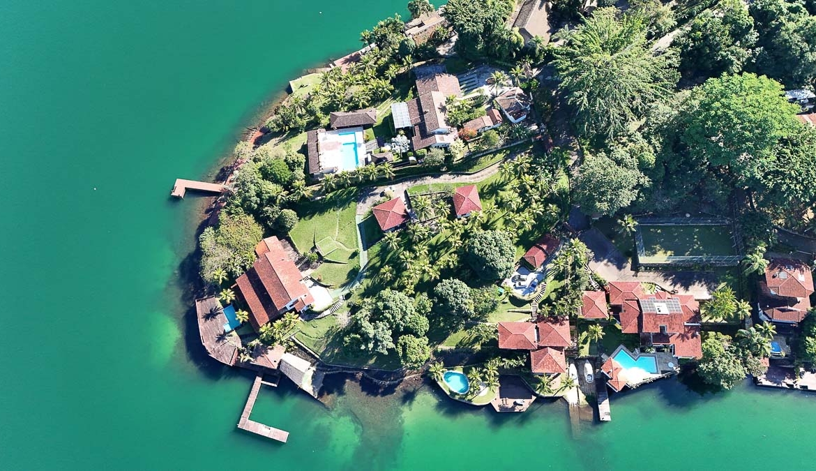 Casa frente mar à venda em Angra dos Reis