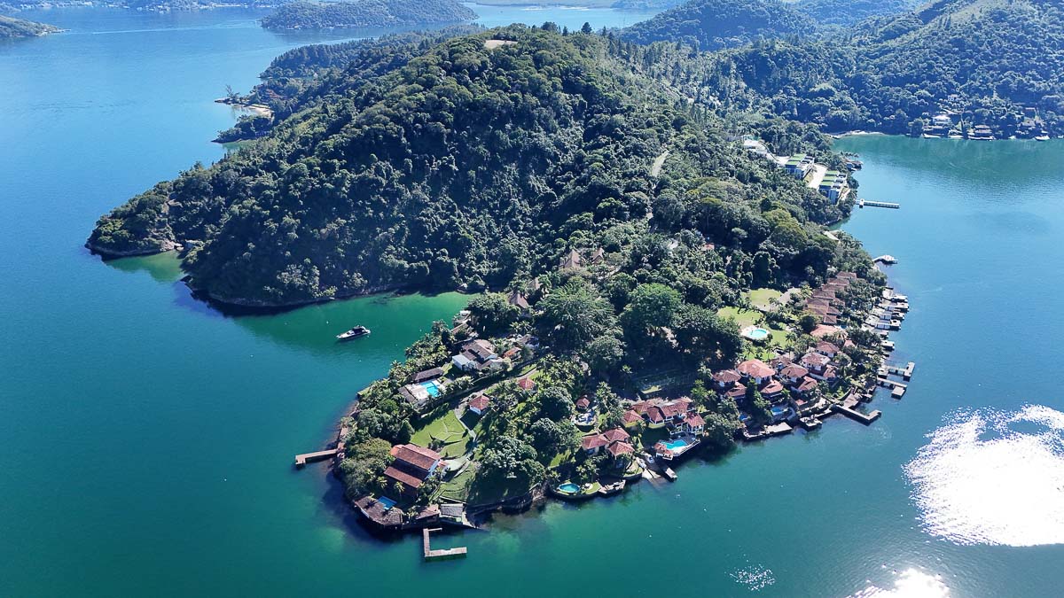 Casa frente mar à venda em Angra dos Reis vista aérea