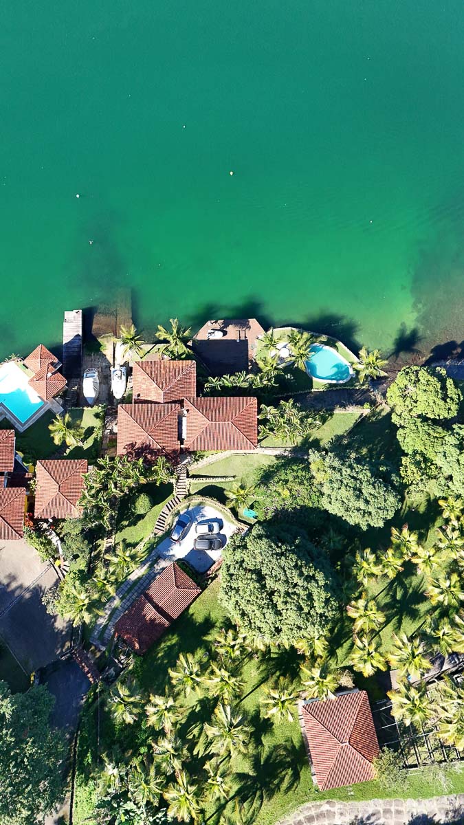 Casa frente mar à venda em Angra dos Reis – Ponta da Cruz