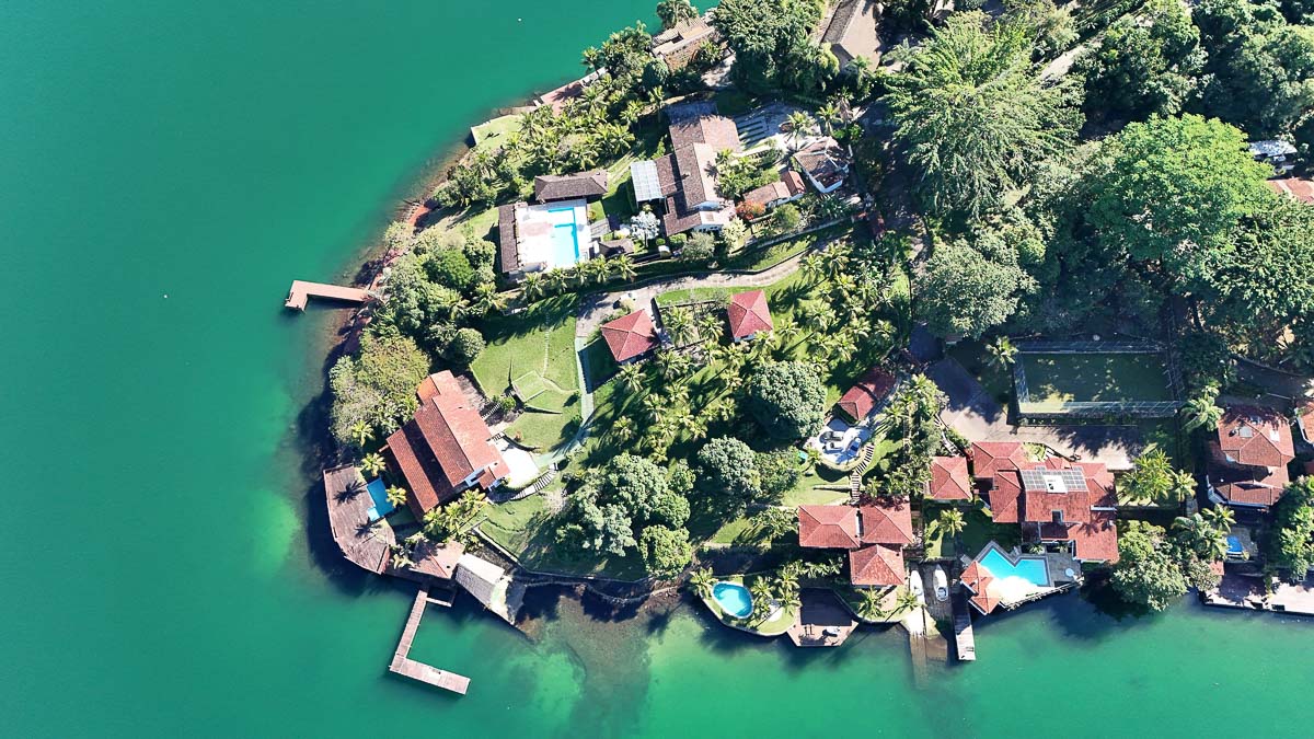 Casa frente mar à venda em Angra dos Reis