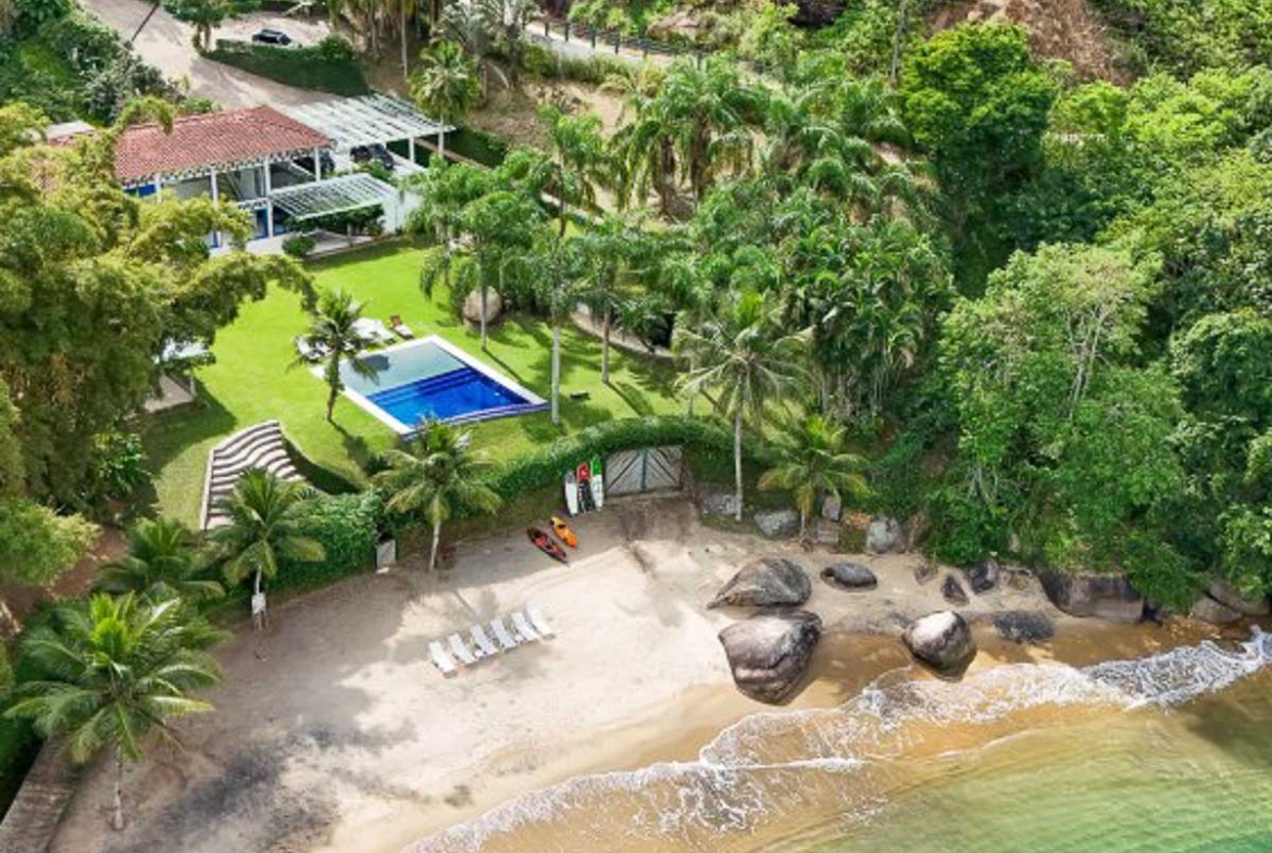 Casa pé na areia à venda em Angra dos Reis – Praia privativa em Portogalo vista aérea