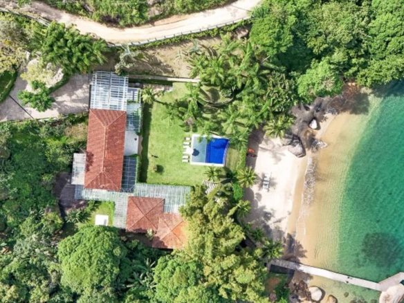 Casa pé na areia à venda em Angra dos Reis – Praia privativa em Portogalo
