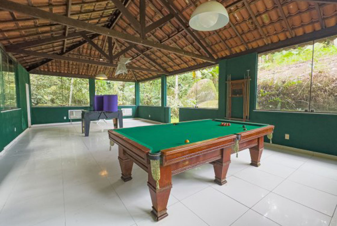 casa pé na areia Angra salão de jogos