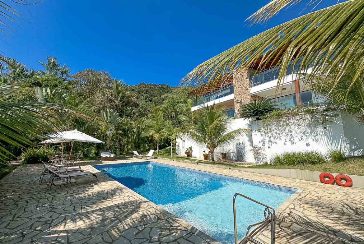residência vista mar Paraty piscina do condomínio