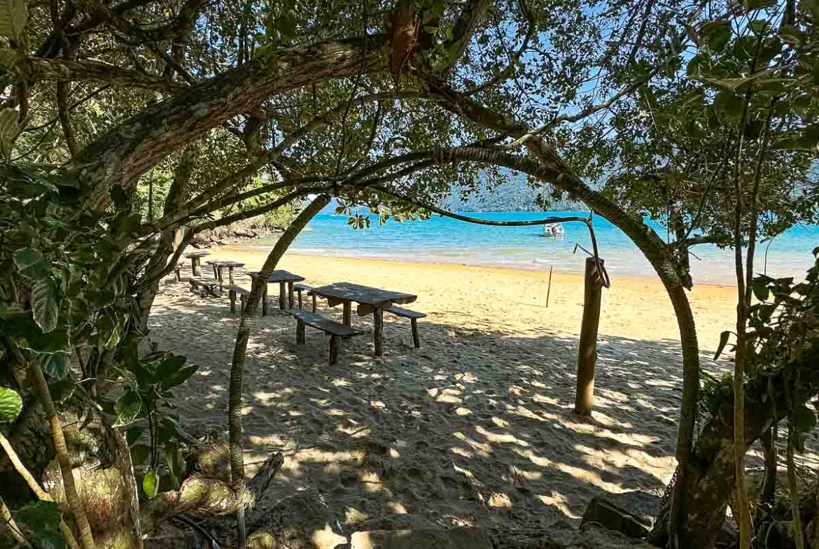 sítio frente mar Paraty trilha interna