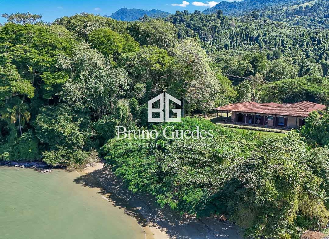 Frente de praia com acesso privativo em casa beira mar Paraty