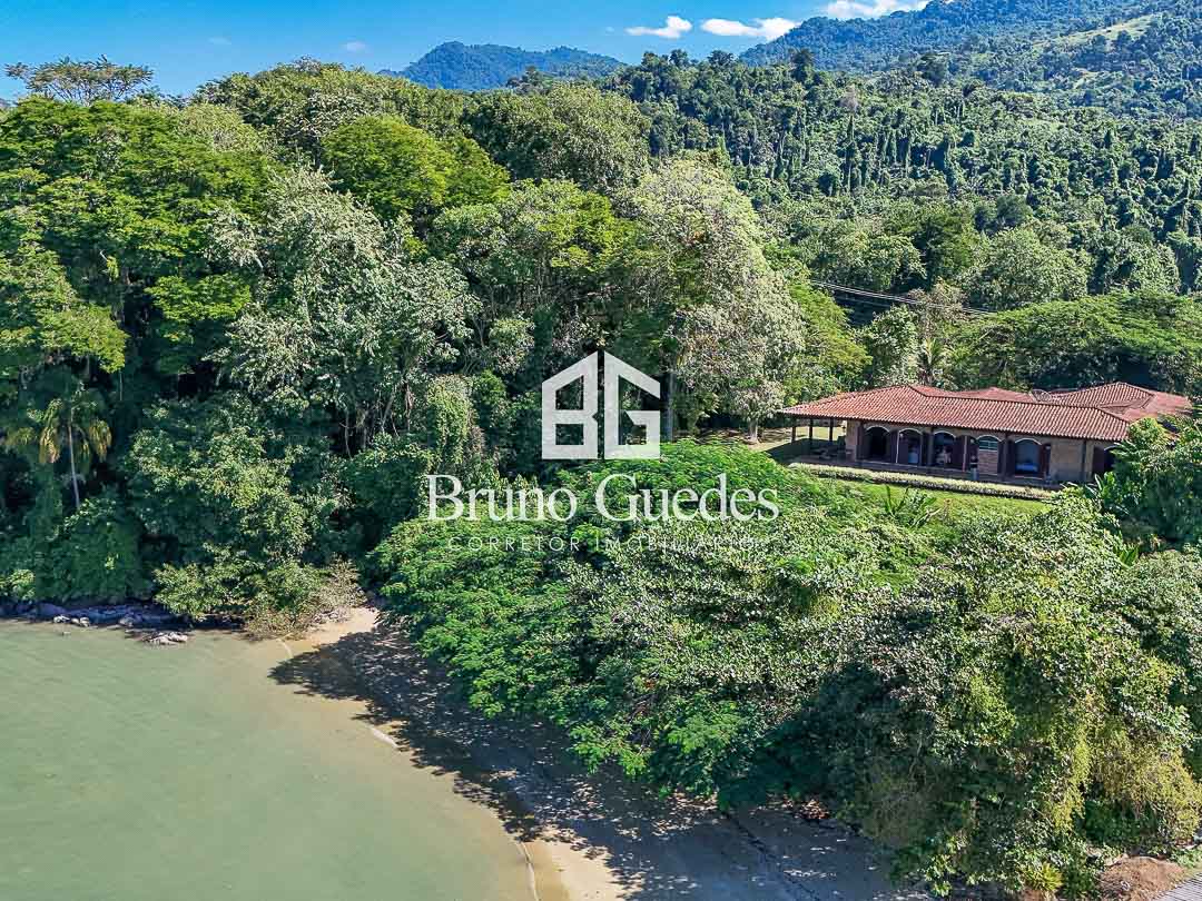 Frente de praia com acesso privativo em casa beira mar Paraty