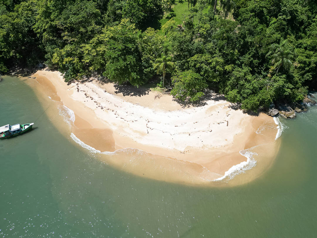 Vista aérea de ilha à venda em Paraty