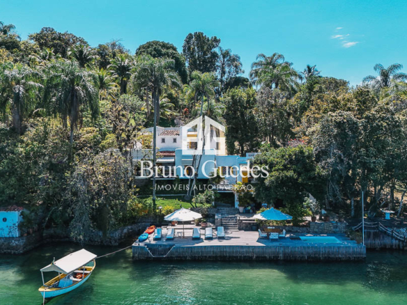 Casa em ilha em Angra dos Reis com vista para o mar