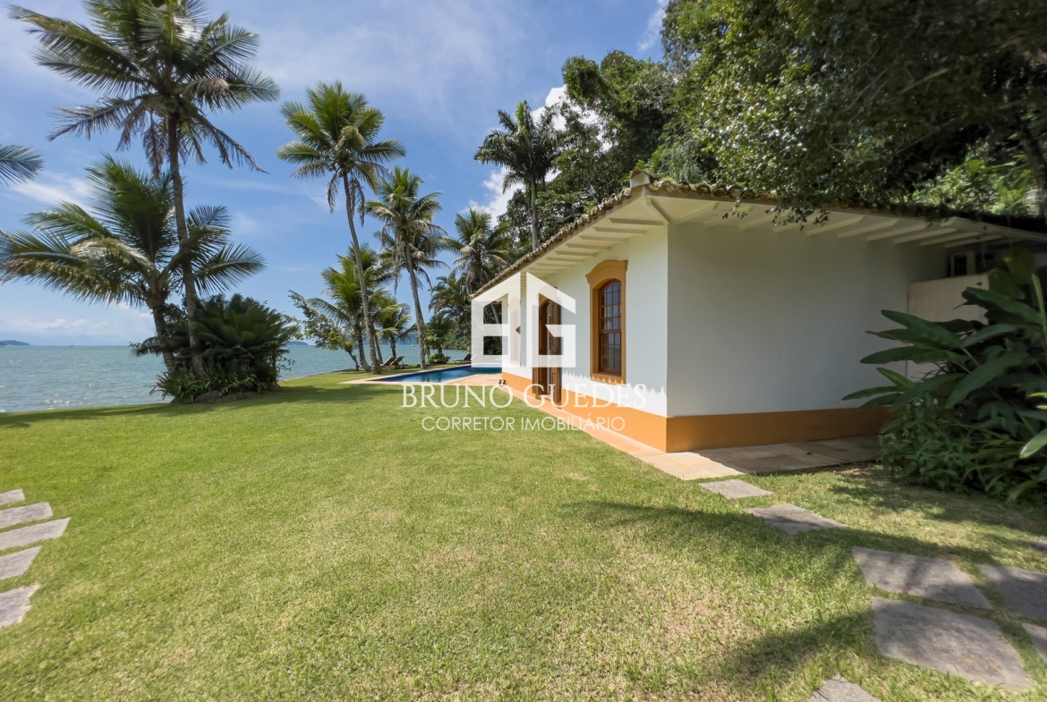 Casa da praia em casarão beira mar Paraty com vista para o mar