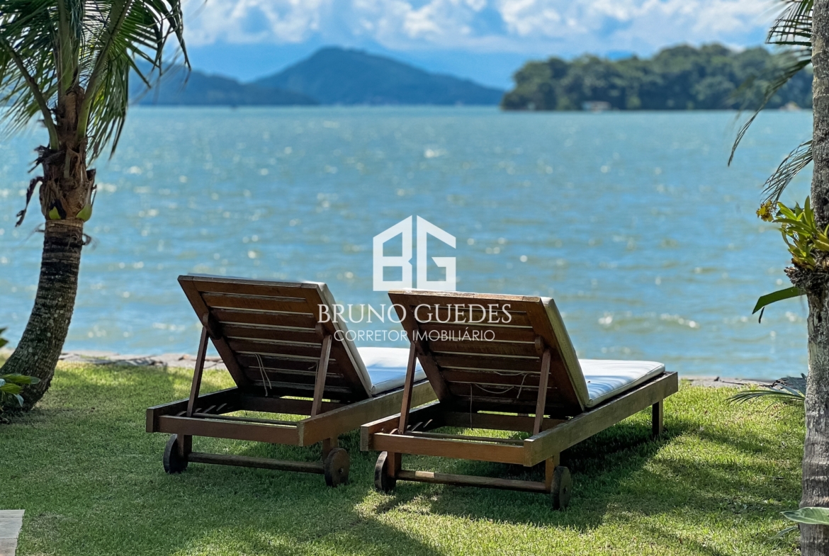 Vista para o mar em casarão beira mar Paraty