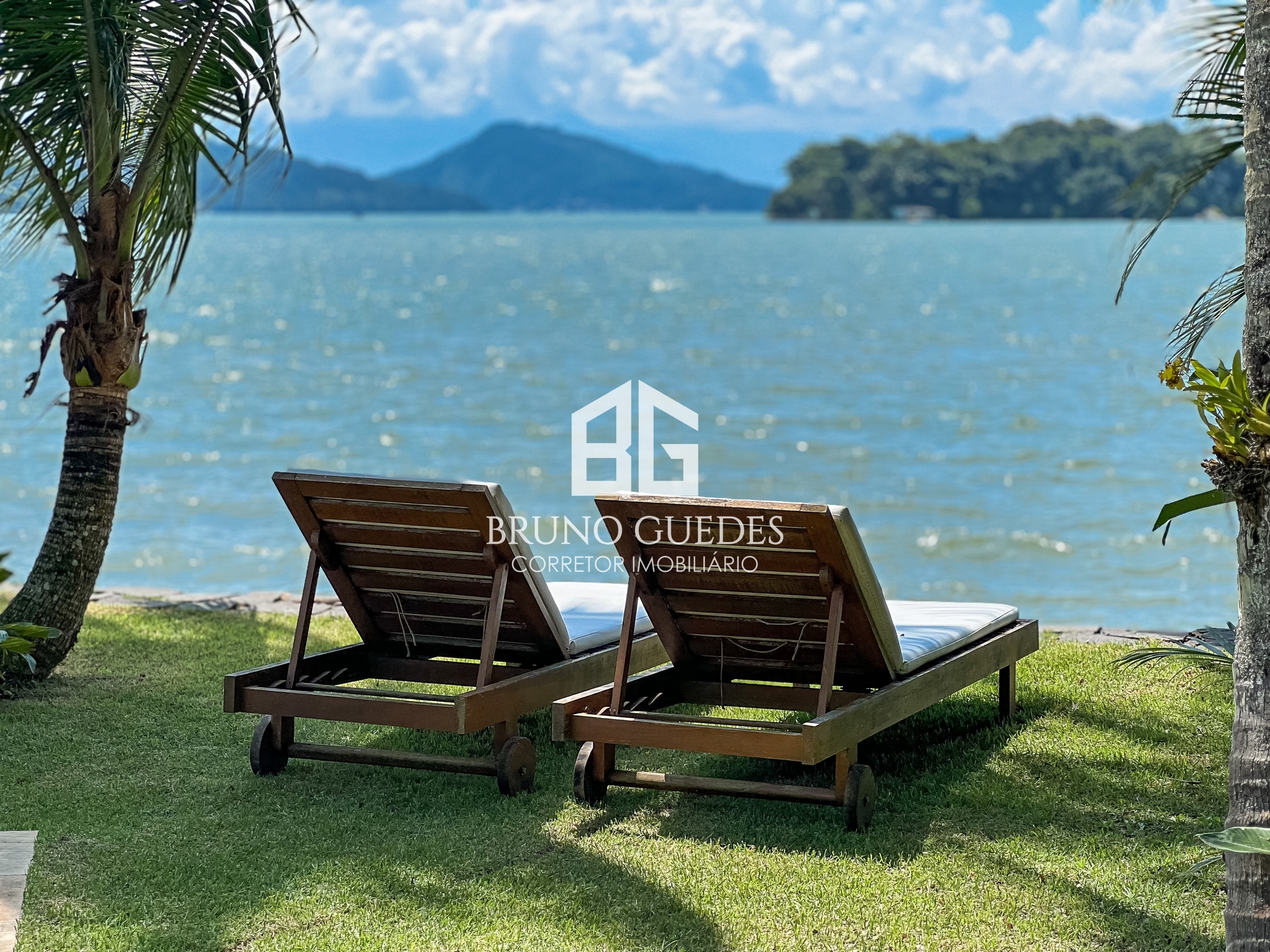 Vista para o mar em casarão beira mar Paraty