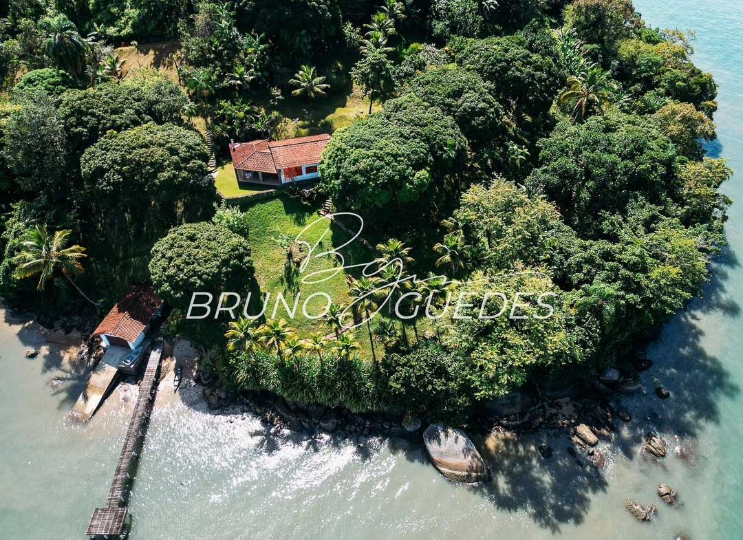 Píer e rampa para embarcação em imóvel beira mar Paraty