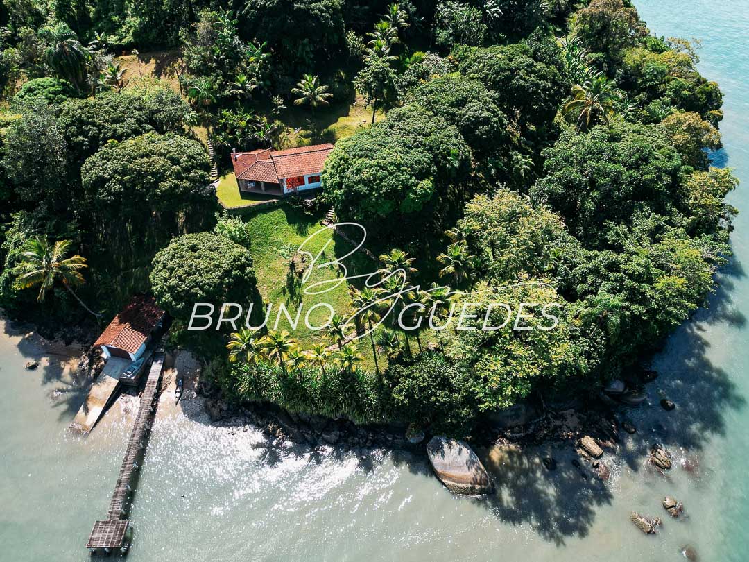 Píer e rampa para embarcação em imóvel beira mar Paraty