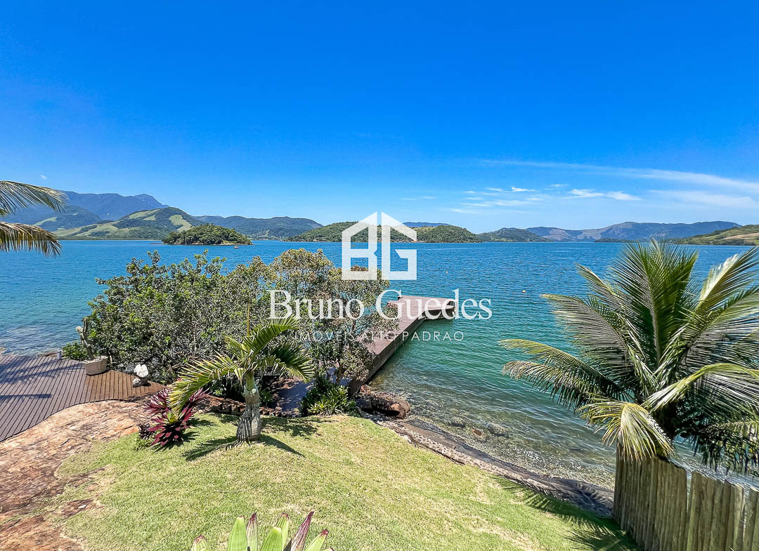 Vista direta para o mar em mansão de luxo em Angra