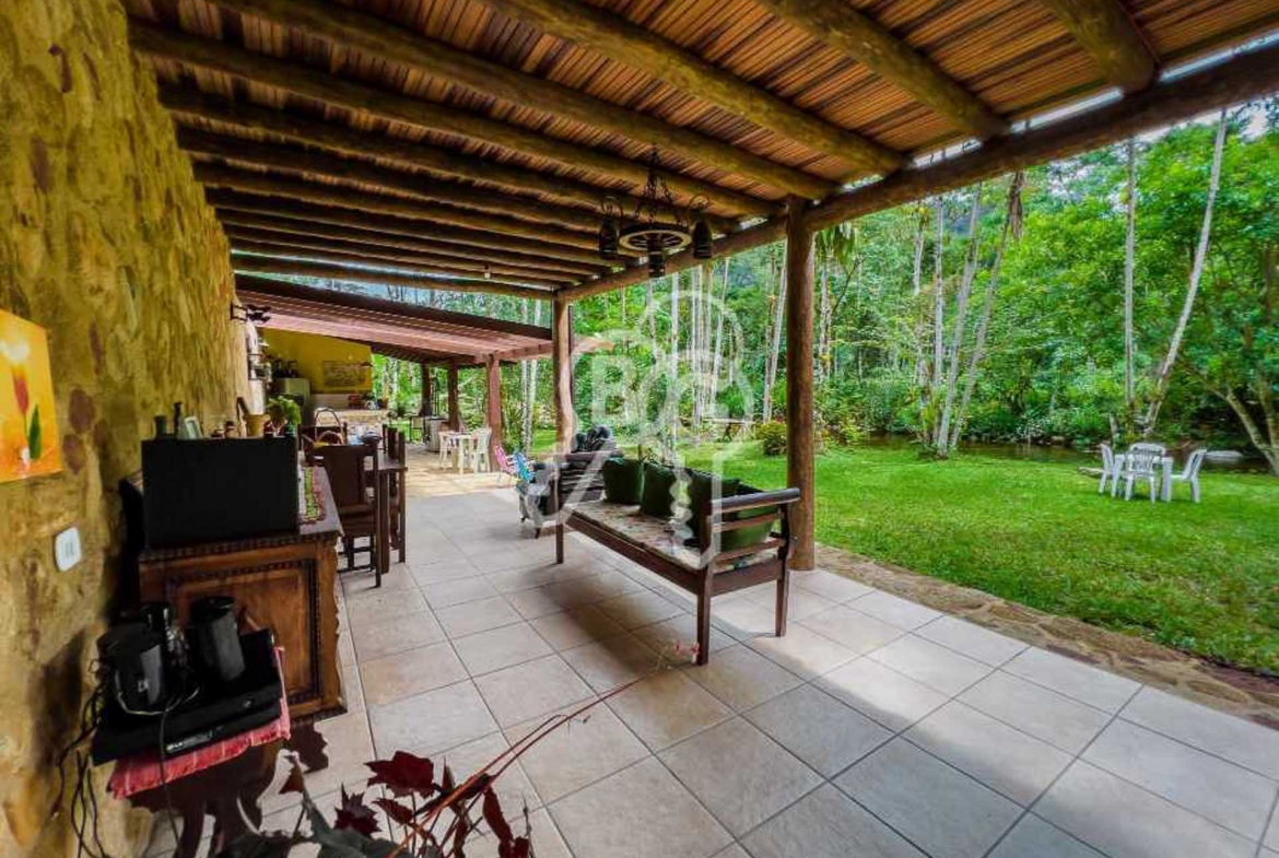 varanda com vista cachoeira paraty