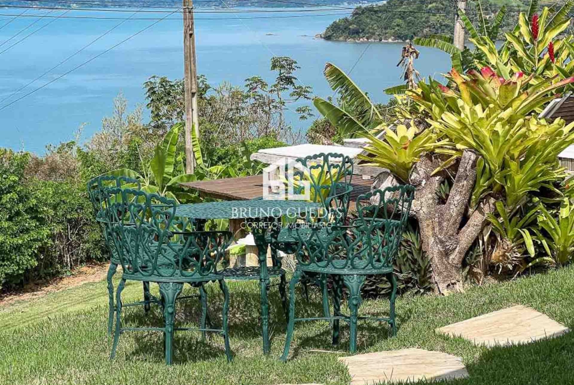 varanda com vista baía de paraty