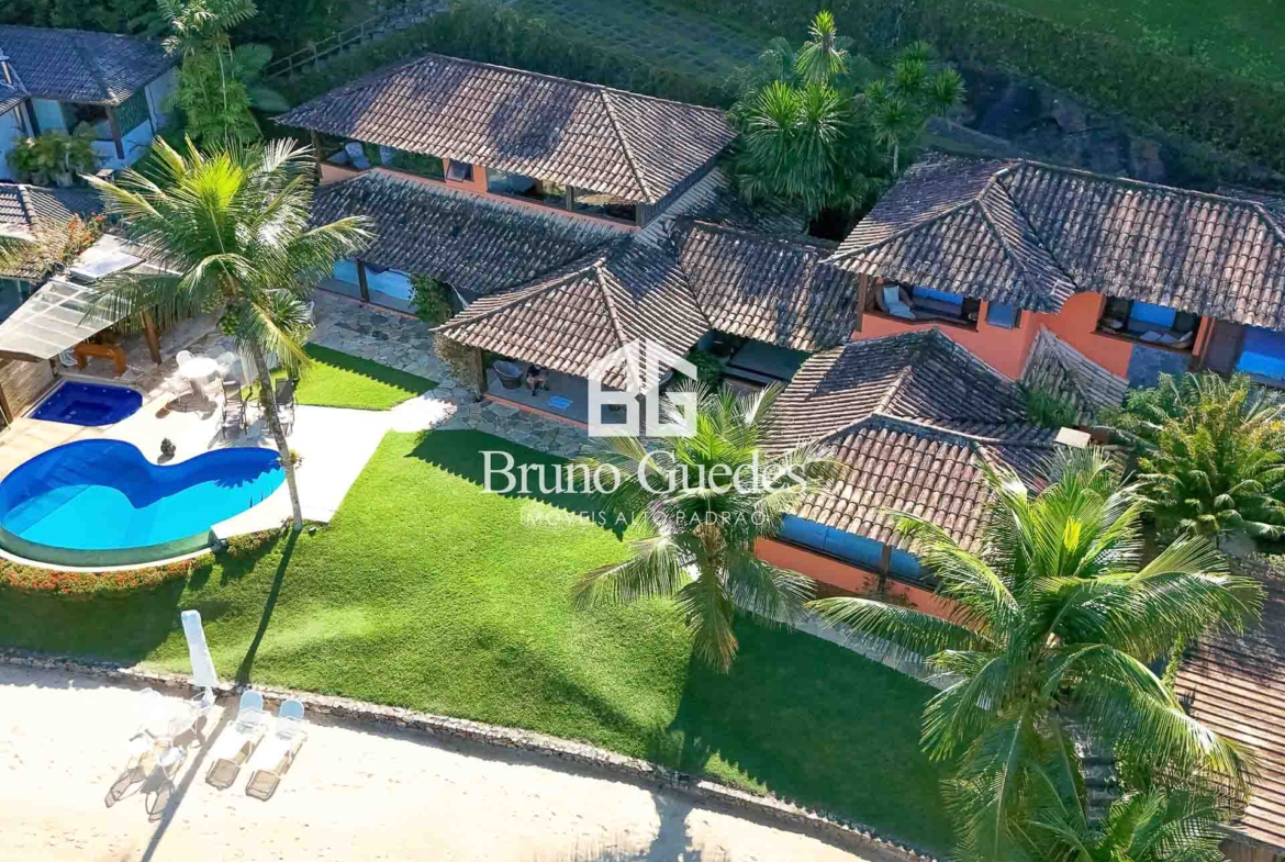 Piscina borda infinita em casa de luxo em Caierinhas