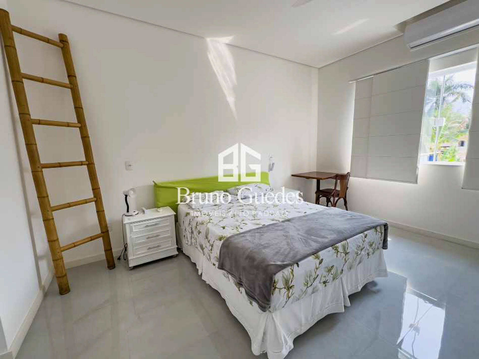 suíte climatizada em imóvel residencial angra