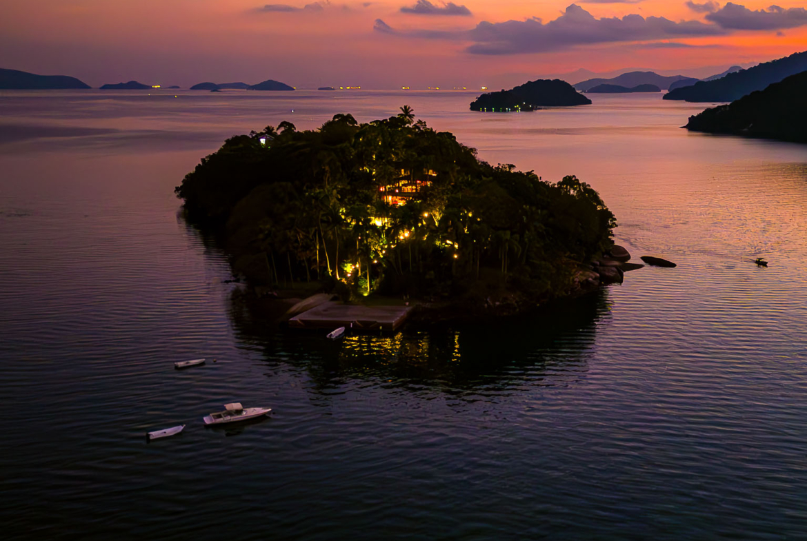 Ilha do Japão em Angra dos Reis com vista para o mar