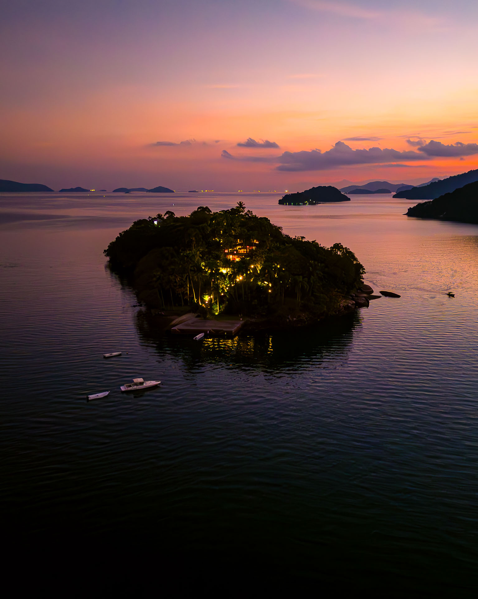 Ilha do Japão em Angra dos Reis com vista para o mar